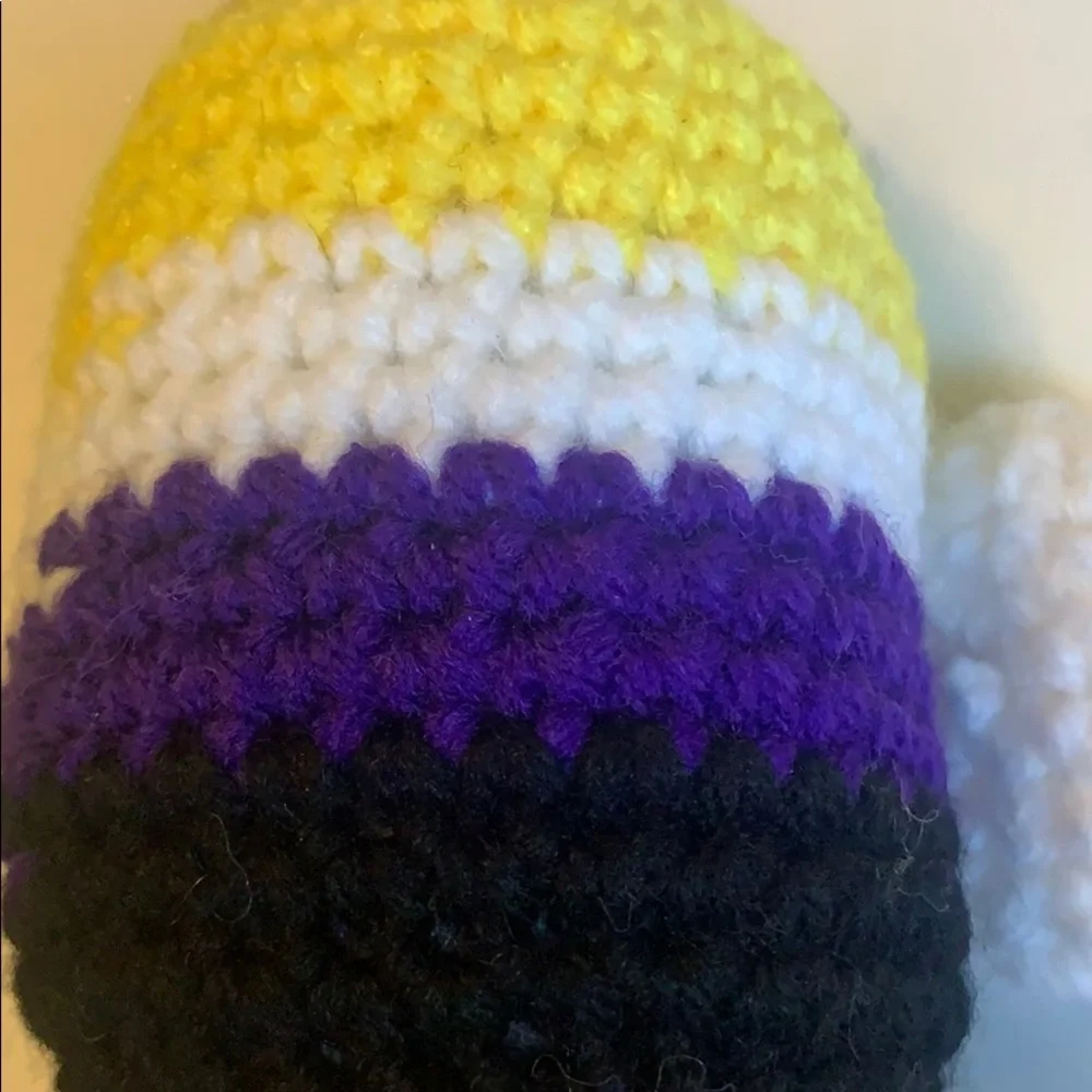 Made to order💖Non-binary pride bee plush crochet - Picture 8 of 8